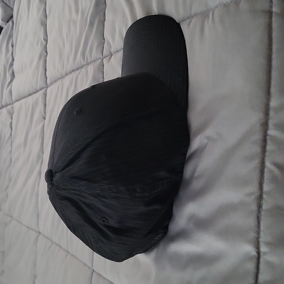 Hurley Flexfit Fitted Baseball Hat - Picture 5 of 9